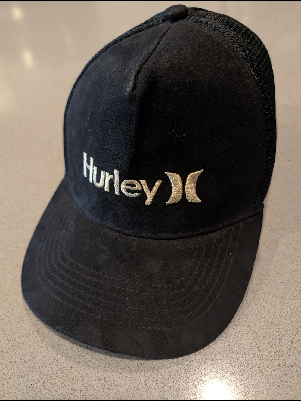 Hurley "Danny Gamuza" Black Cap with Cream Logo